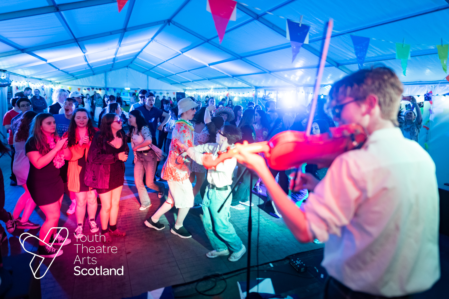 National Festival of Youth Theatre 2022 37 Closing Party Sun 3 July 2022 Rozelle Park Ayr NFYT 2022 © photographer Andy Catlin www.andycatlin.com 4281
